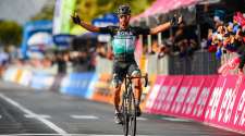 Video: Peter Sagan Solos to Victory with first Giro d’Italia Win