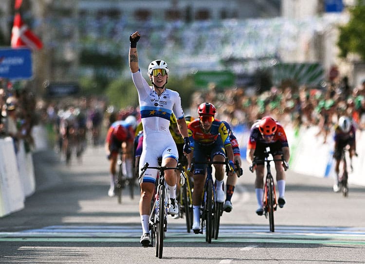 Experience the dynamic Copenhagen Sprint, featuring a flat course and thrilling sprint finale through the Danish capital.