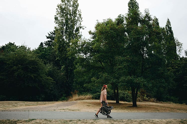 Folding bikes are transforming city travel. Learn how they offer solutions for commuting, space, and convenience in urban areas.