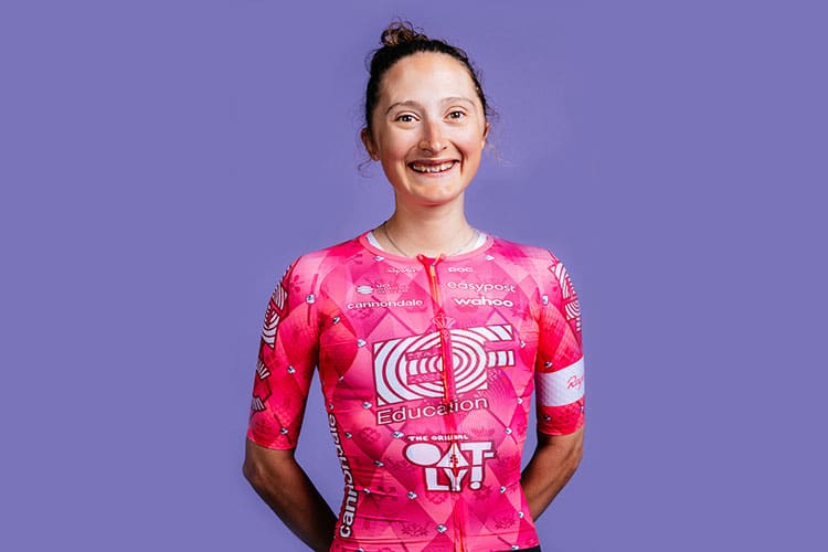 Magdeleine Vallieres is the 2025 world champion! Discover her incredible journey to victory in the Kigali circuit race.